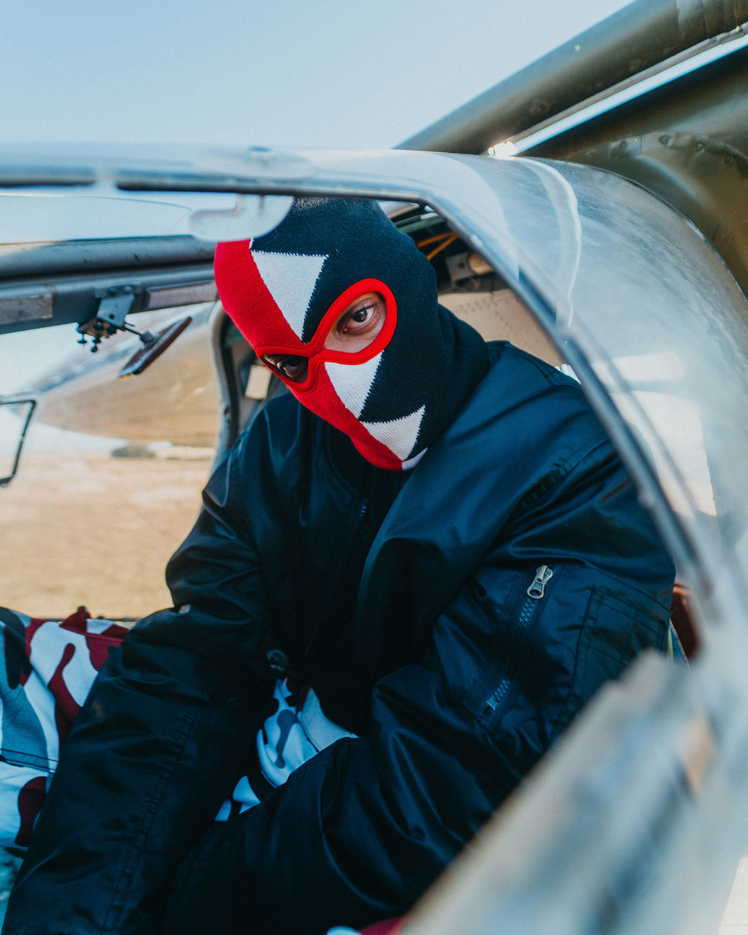 Vertical Shark Eye Ski Mask  910hw340nsz